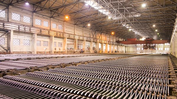 Füllstandsüberwachung in Tanks zur elektrolytischen Gewinnung